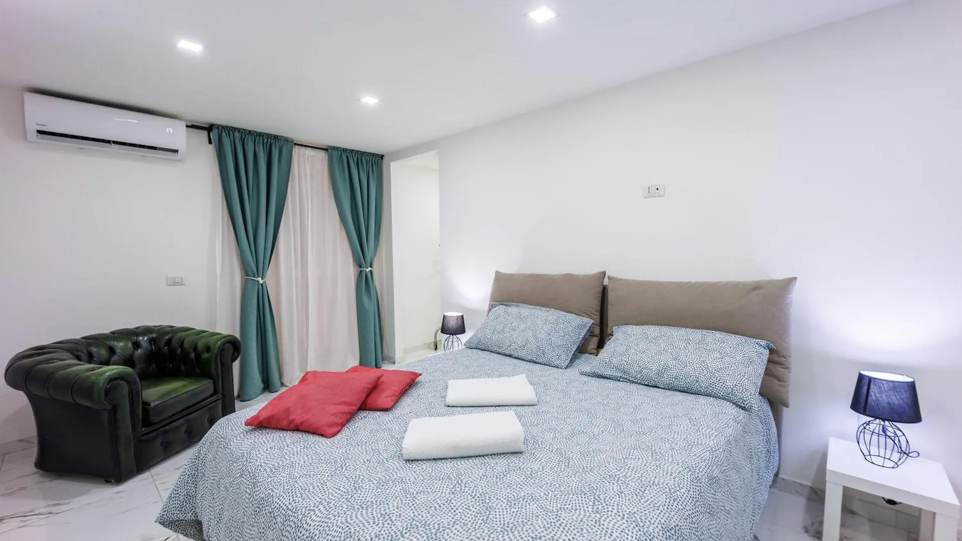 Man House Apartment Naples